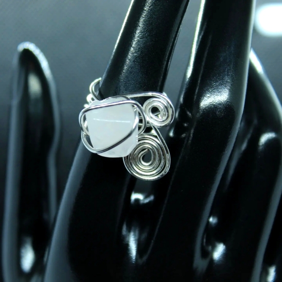 Rose quartz wire wrapped ring (size 7) - Picture 1 of 4